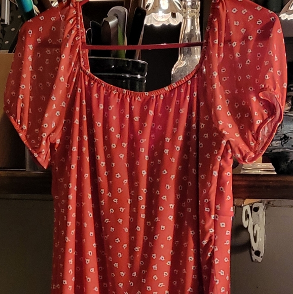 Cute red dress with built-in bra - Picture 2 of 4